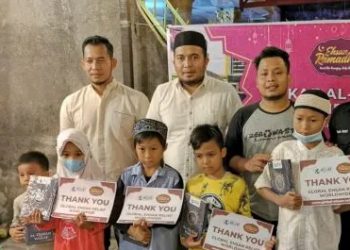 HMJ Kessos FISIP UMSU dan Global Ehsan RELIEF Bagikan 30 Al-Quran untuk Anak Yatim dan Piatu