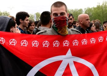 kelebihan dan kekurangan anarkisme