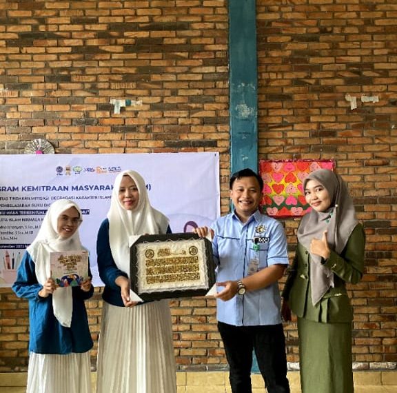 Pengabdian Dosen FISIP UMSU di TK Swasta Islam Nirmala Medan, Tingkatkan Karakter Islami Anak Melalui Buku Digital Pintar
