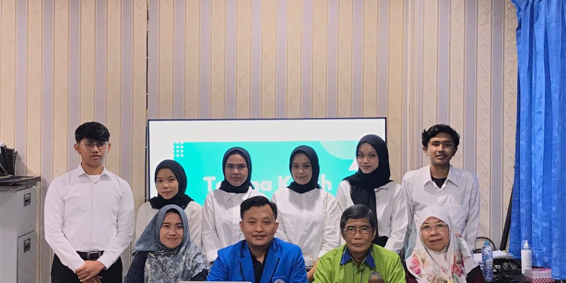 6 Mahasiswa Prodi IAP FISIP UMSU melaksanakan Seminar Proposal di Lab. Sospol