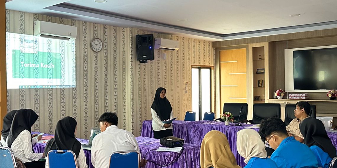 30 Mahasiswa Prodi IKO FISIP UMSU melaksanakan Seminar Proposal di Aula FISIP UMSU