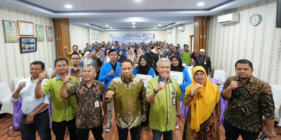 Rektor UMSU Hadiri Puncak Milad ke-52 FISIP UMSU, Diisi Orasi Ilmiah Doktor Baru dan Pemberian Penghargaan kepada Mahasiswa Petugas KPPS dan PTPS Pemilu 2024