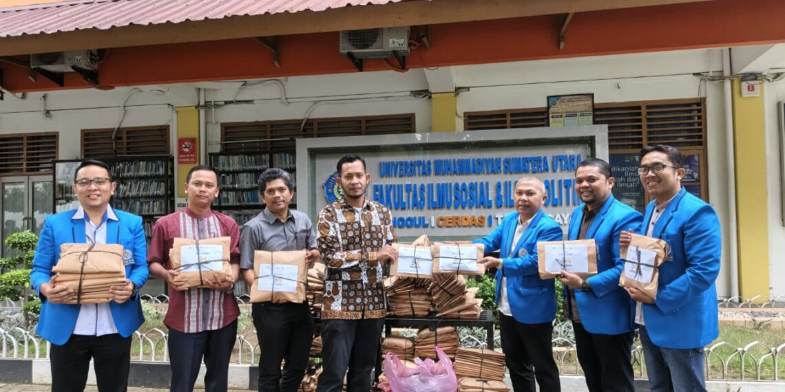 FISIP UMSU Salurkan Ratusan Paket Baju Baru Lebaran untuk Anak-anak Korban Bencana Alam