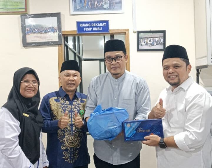 FISIP UMSU Berbagai Paket Lebaran untuk Dosen dan Tendik