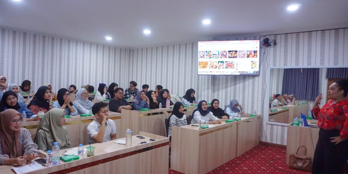 Mahasiswi Prancis Diskusi Budaya di Kelas Internasional FISIP UMSU