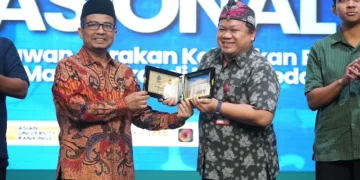Rektor Apresiasi FISIP UMSU dan BPIP RI dalam Seminar Nasional Perkuat Gerakan Kebajikan Pancasila